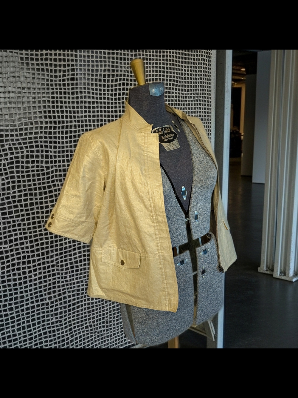 NWOT Chico's Pure Linen Metallic Gold Coated Short-Sleeve Zip-up Jacket Size S/M